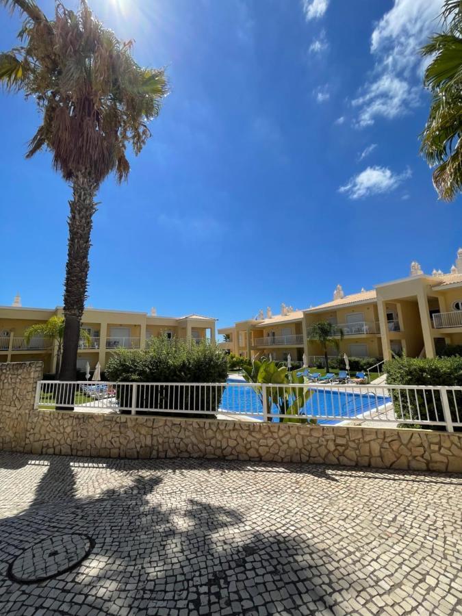 2 Bedrooms Apartment Vale Parra Praia Da Gale In A Privat Condominio Guia  Zewnętrze zdjęcie