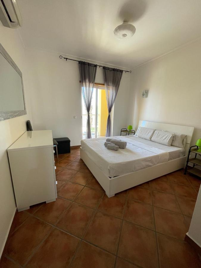 2 Bedrooms Apartment Vale Parra Praia Da Gale In A Privat Condominio Guia  Zewnętrze zdjęcie